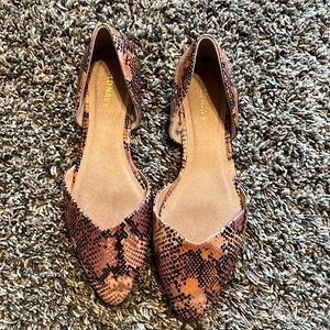 Old Navy Snakeskin Flats, Size 7, Like New